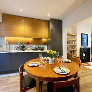 Apartment Stylish 2-bedroom Townhouse Next To Station, Brighton