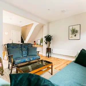 Holiday home Exquisite 3bdr Botanical Oasis In, Brighton